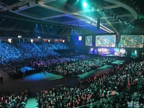 她在接下来 她在接下来