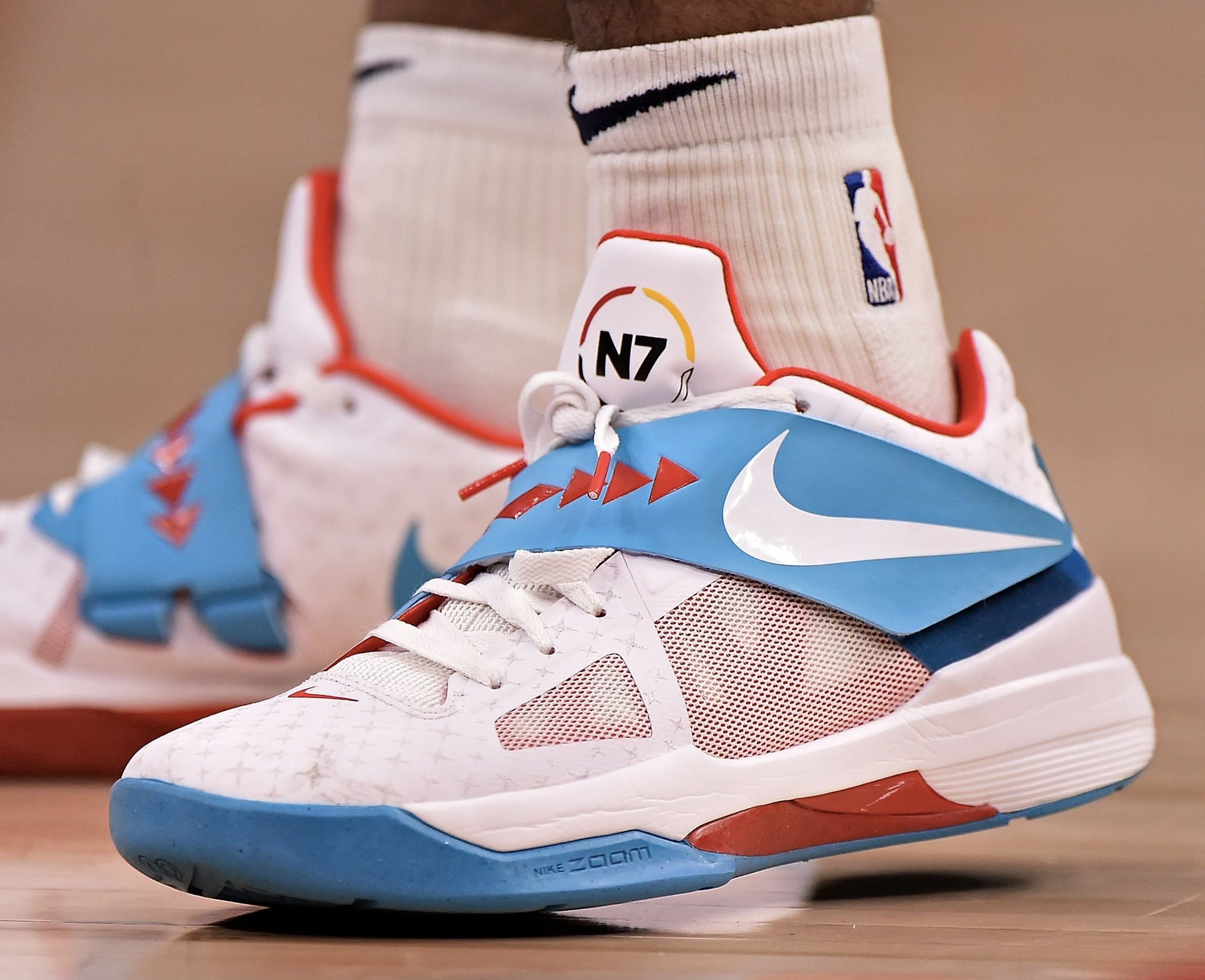 瞬间上热搜 瞬间上热搜